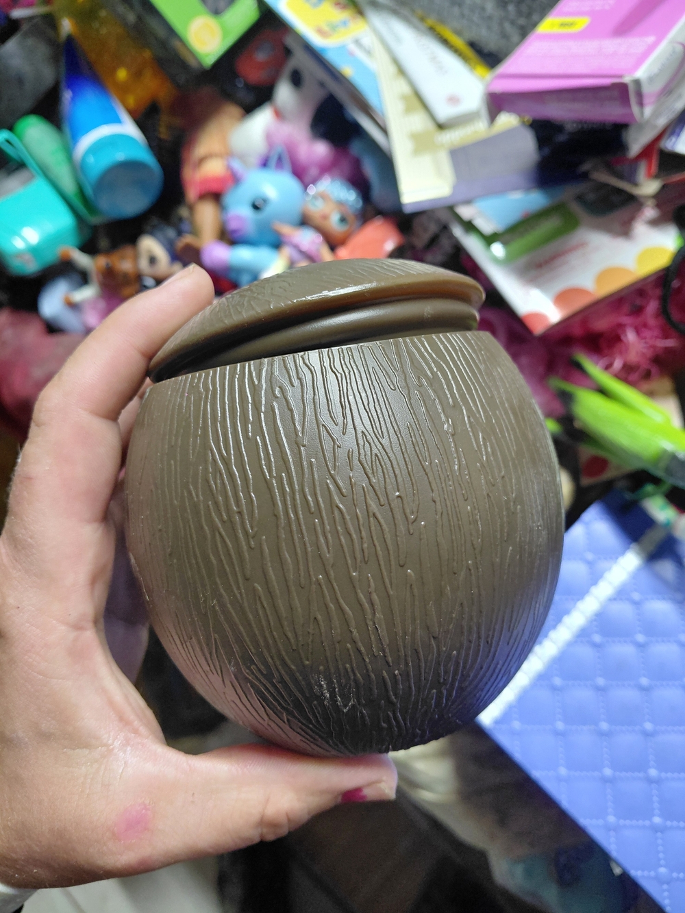 coconut-shaped party cup with a matching lid,